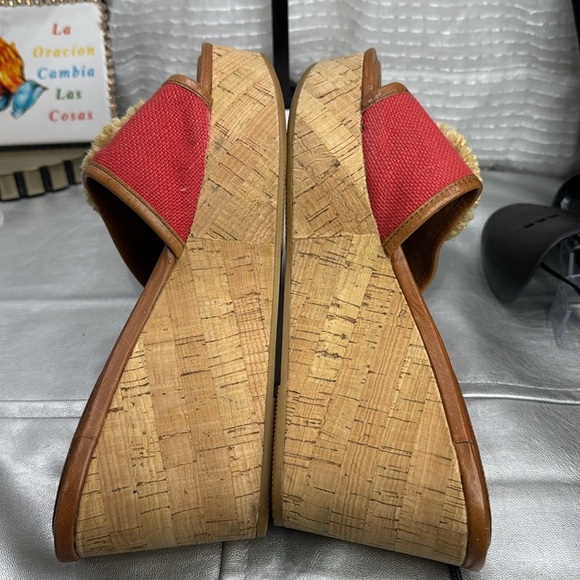 (T5) COACH JAZMIN PLATFORM
RED CANVAS AND BROWN LEATHER WEDGE SANDALS
SIZE 10M - Picture 11 of 12